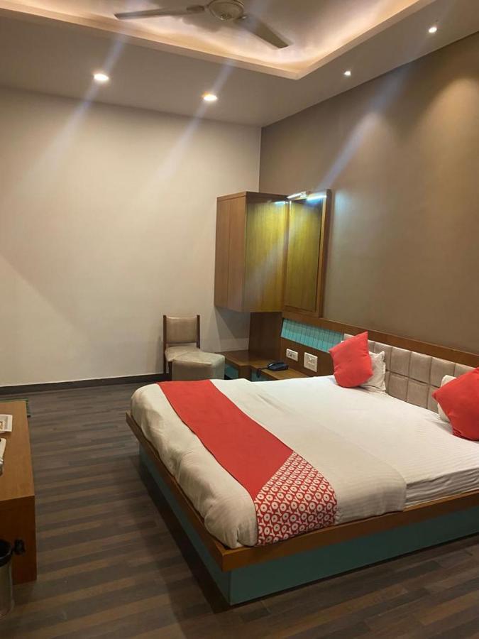 Hotel Raghupati Ayodhya Zewnętrze zdjęcie
