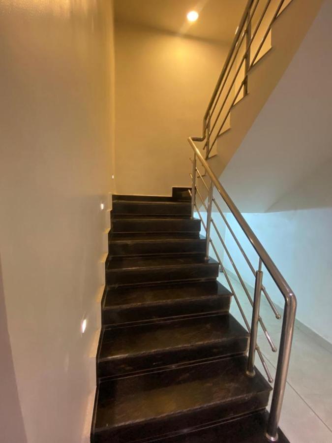 Hotel Raghupati Ayodhya Zewnętrze zdjęcie