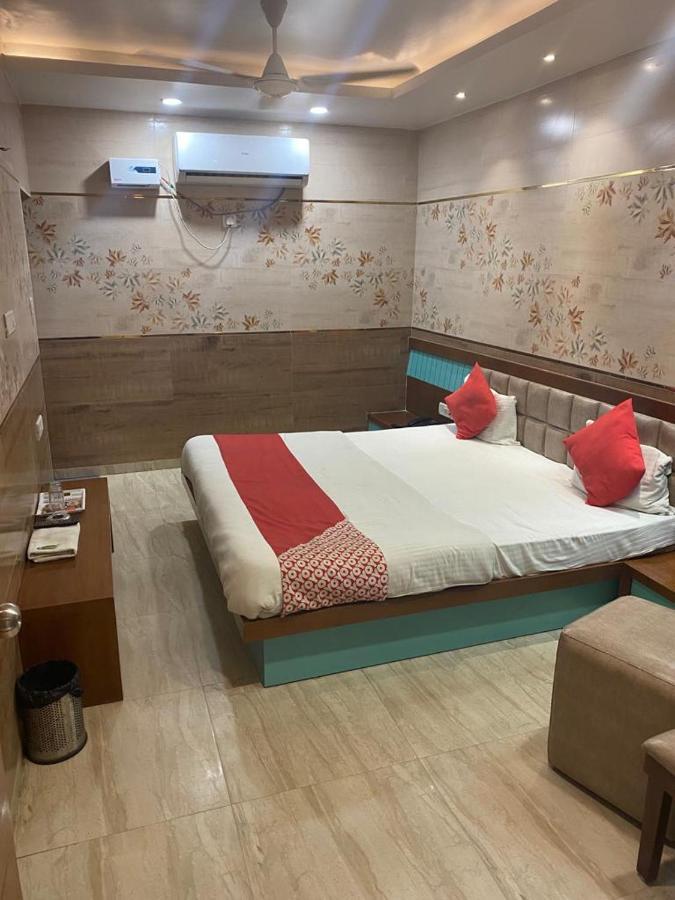 Hotel Raghupati Ayodhya Zewnętrze zdjęcie